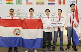la-delegacion-paraguaya-que-participa-en-la-olimpiada-matematica-del-cono-sur-que-se-realiza-en-paraguay--201642000000-560326.jpg