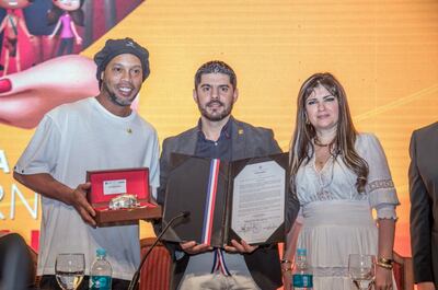 Ronaldinho fue declarado hijo dilecto de Asunción por el intendente Óscar Rodríguez, a instancia de Dalia López, quien sigue prófuga.