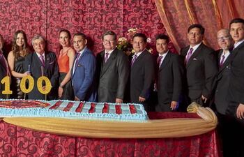 el-club-pettirossi-de-encarnacion-celebro-sus-100-anos-de-vida-institucional-con-una-gran-cena-show-la-noche-de-gala-tuvo-lugar-el-viernes-ultimo-201106000000-1528508.jpg