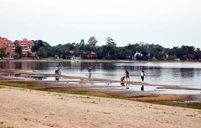El dragado del lago Ypacaraí, aprovechando la actual bajante,  podría ser una solución rápida y efectiva para la recuperación del espejo de agua.