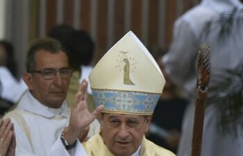 Monseñor Ricardo Valenzuela.