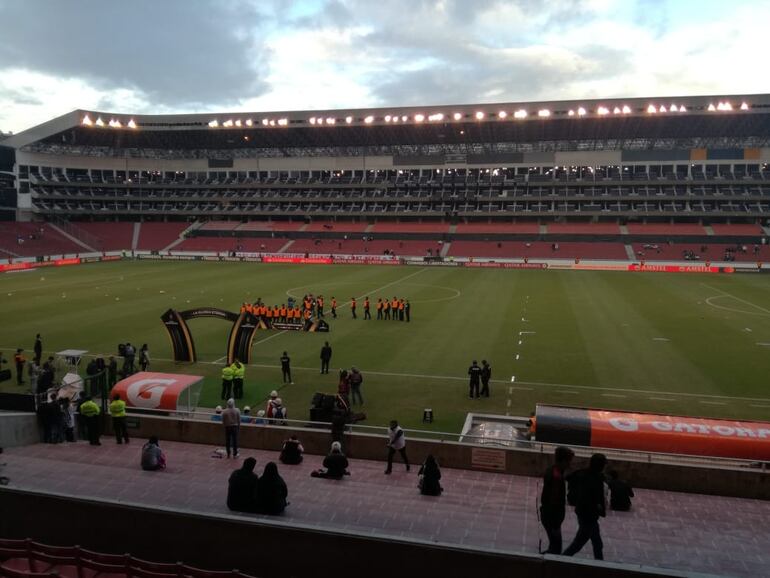 El estadio Casa Blanca donde a las 20:30 jugarán Liga y Olimpia por la Copa Libertadores.