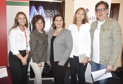 Micaela Dalla, Gloria Velilla, Laura González, Rosmary Barrail y Félix Toranzos en la presentación de "La Noche de los Museos".
