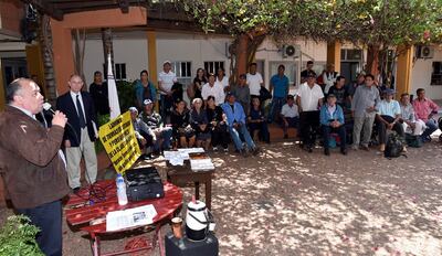 Lino Ávila, vocero de funcionarios, durante la asamblea de los sindicatos del Indert desarrollado esta siesta.
