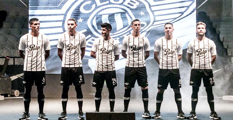 Pablo Adorno (6), Daniel Bocanegra, Luciano Abecasis, Nicolás Melesi, Sebastián Ferreira y Héctor Villalba, refuerzos liberteños.