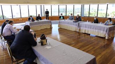 La reunión con senadores se realizó esta mañana en la capital del país.
