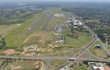 vista-aerea-de-la-zona-del-aeropuerto-internacional-silvio-pettirossi-con-la-pista-de-aterrizaje-de-fondo-la-primera-etapa-de-su-ampliacion-habia-s-220405000000-1546324.jpg