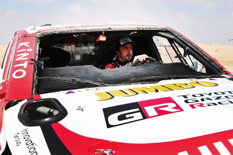 Fernando Alonso a bordo de su vehículo.