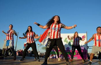 musica-nacional-y-zumba-se-conjugan-para-celebrar-la-primavera-05535000000-1760499.jpg