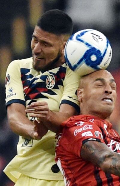 Bruno Valdez, de América, con Nahuelpan, de Tijuana.