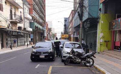 Desde ayer retomaron controles en el tránsito como para controlar, por ejemplo, el   estacionamiento en doble fila.