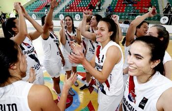 las-panteras-celebran-el-gran-triunfo-de-ayer-contra-venezuela-incluida-la-clasificacion-a-semis-y-americup-19-paraguay-esperaba-a-colombia-o-a-230531000000-1750919.jpg