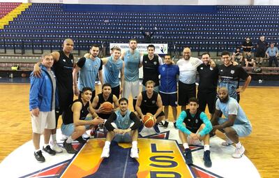 Jugadores de San José y el cuerpo técnico en la última práctica, previo al juego de esta noche.