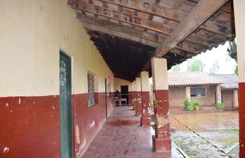 nueve-aulas-de-la-escuela-manuel-cabello-de-carapegua-fueron-clausuradas-debido-al-riesgo-a-derrumbe--213925000000-1598593.jpg