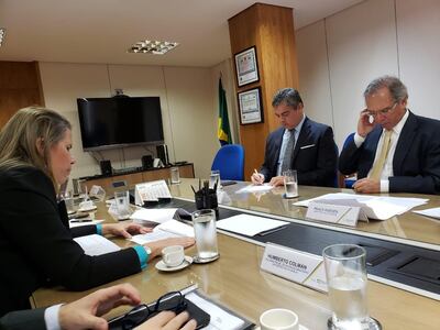 La ministra de Industria y Comercio, Liz Cramer frente al ministro de Economía del Brasil Paulo Guedes.