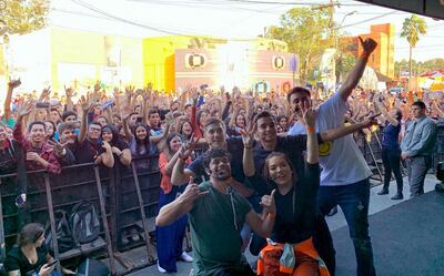 Ayer a la tarde se presentó el line up con los artistas que estarán en esta edición del Club Media Fest. Aquí los chicos de Cero904 con la gente.