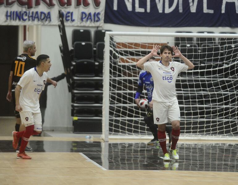 Cerro Porteño derrotó 4-1 a Olimpia en la primera final de la Liga Premium de Futsal FIFA. El juego se llevo a cabo en el SND Arena.
