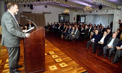 El ministro de Hacienda, Benigno López, durante su intervención en el conversatorio sobre el proyecto de presupuesto 2020 realizado en Carmelitas Center.