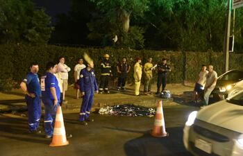 El hombre sufrió un infarto y cayó de la motocicleta.