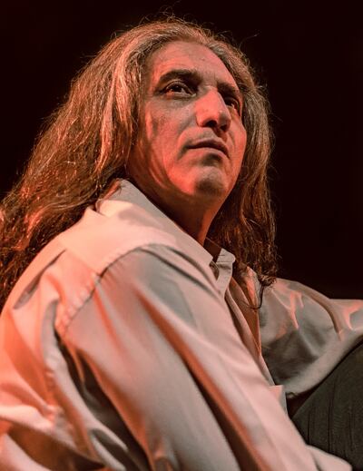 Nelson Arce protagoniza esta obra que combina varias disciplinas como la danza, el teatro y el audiovisual.