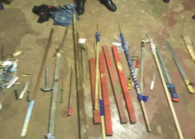 Los intervinientes se incautaron más de 120 armas blancas de fabricación casera, además de drogas y teléfonos celulares.