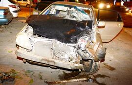 el-automovil-toyota-runx-de-color-dorado-que-conducia-el-asistente-fiscal-eladio-david-aguilera-adorno-quedo-destrozado-despues-de-impactar-contra-la-233108000000-1464812.jpg