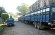 camiones-dejan-poco-espacio-para-circular-200626000000-549796.jpg