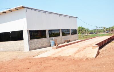 La empresa Benia Ambiental SA instaló  báscula cerca del acceso al terreno de 250 hectáreas, ubicado en la compañía Ñuatî Guazú.