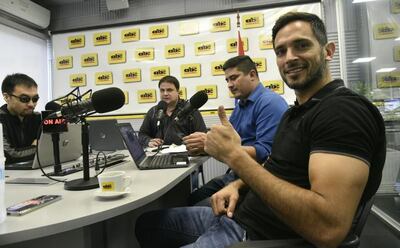 Santa Cruz durante una visita al Cardinal Deportivo.