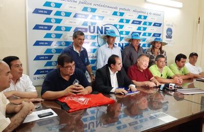 Los dirigentes de los gremios de educadores anunciaron la movilización ayer, durante una conferencia de prensa.