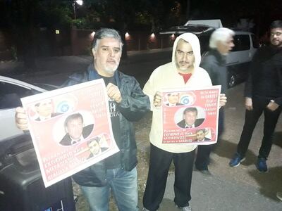 Escrache en inmediaciones del domicilio de Benigno López, ministro de Hacienda.