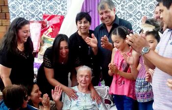 una-sacrificada-madre-soltera-cumple-100-anos-193828000000-1496406.jpg