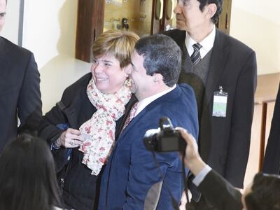 Los senadores Juan Afara (i) y Desirée Masi junto al vicepdte. de la República, Hugo Velázquez, ayer en la Cámara Alta.