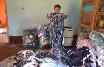 los-artesanos-de-las-compaas-potrero-y-espartillar-de-carapegu-incursionan-en-la-confeccion-de-colchas-hechas-con-restos-de-tela-210601000000-1344518.jpg