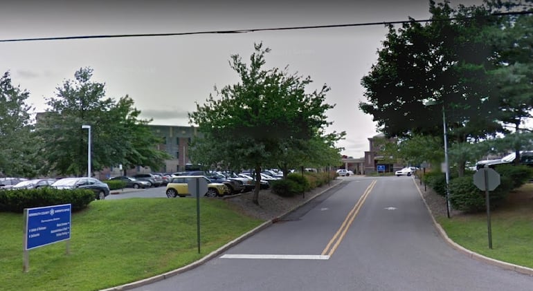 Acceso a la Instalación Correccional del Condado de Monmouth.