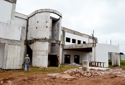 Los trabajos para culminar el Hospital de IPS de San Juan se reanudaron. La obra está a cargo del Consorcio Taperory.