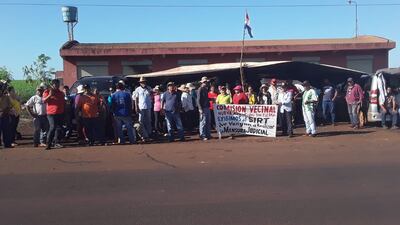 Los manifestantes están apostados sobre la ruta PY07 (ex supercarretera Itaipu) .