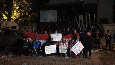 Escrache frente al domicilio del ministro Benigno López.