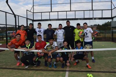 Jugadores  y entrenadores encarnacenos durante las practicas.