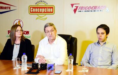Sandra Oser, Korni Pauls y Gerónimo Vargas (izq. a der.), durante la conferencia de prensa donde hablaron sobre la presencia de Paraguay en la Feria de Alimentos Anuga, en Alemania.