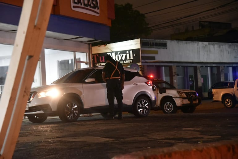 La Policía detuvo finalmente a quienes se resistieron al control.