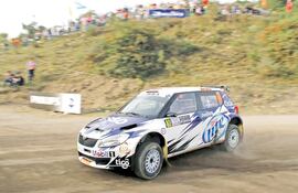 gustavo-saba-y-victor-aguilera-piloto-y-navegante-del-skoda-fabia-s2000-210635000000-548263.jpg