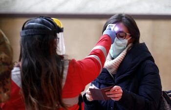 Aunque los casos positivos de coronavirus, en Italia, siguen bajando, los registros de fallecidos no paran.