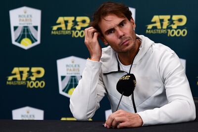 Rafael Nadal se prepara para jugar el Master de tenis.