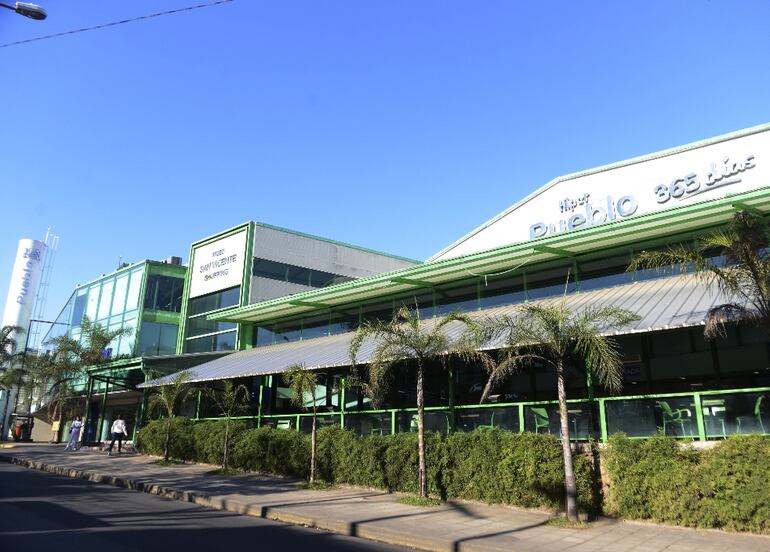 El supermercado “El Pueblo”, ubicado sobre General Santos y Asunción, fue asaltado por vez primera ayer de tarde.