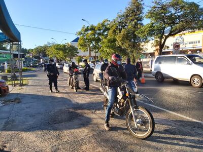 Controles de la policía y los militares en la zona de Madame Lynch y Mariscal López.