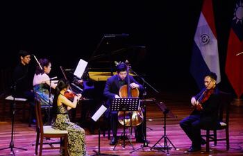 el-concierto-comenzo-con-la-presentacion-de-cuatro-de-los-integrantes-de-la-new-asia-chamber-music-society--210603000000-1659735.jpg