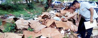 Los minivertederos clandestinos en patios baldíos y espacios públicos siguen siendo los principales criaderos de mosquitos, informó el Ministerio de Salud. Central y Asunción encabezan los sitios donde más casos sospechosos de la enfermedad son notificados.