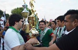 ante-un-bullicioso-y-ansioso-publico-el-sportivo-ybycui-se-consagro-campeon-del-torneo-organizado-por-la-liga-agricola-de-futbol-temporada-2016-lu-201547000000-1490402.jpg