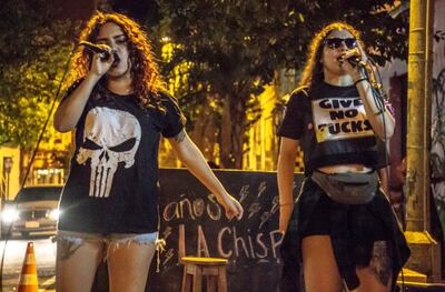 Kuña Street está integrado por Souja, quien es oriunda de Encarnación, y Lady K, de la ciudad de San Lorenzo. Cruzando fronteras, el dúo se inició en Asunción.